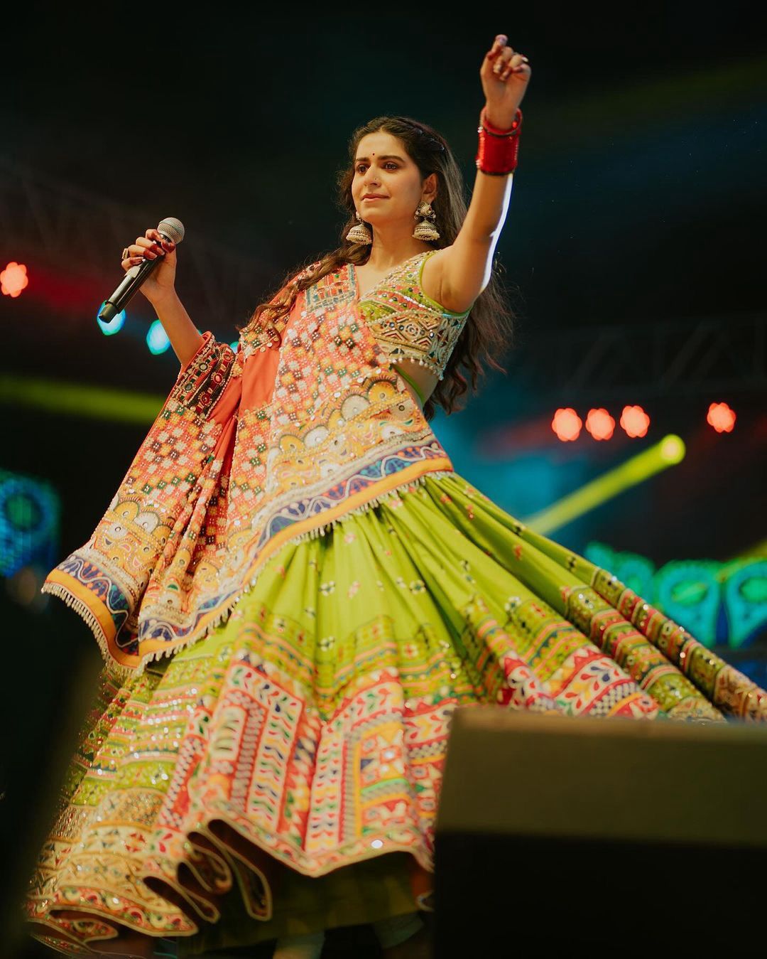 Kinjal Dave Dazzling Dandiya Navratri Lehenga Choli