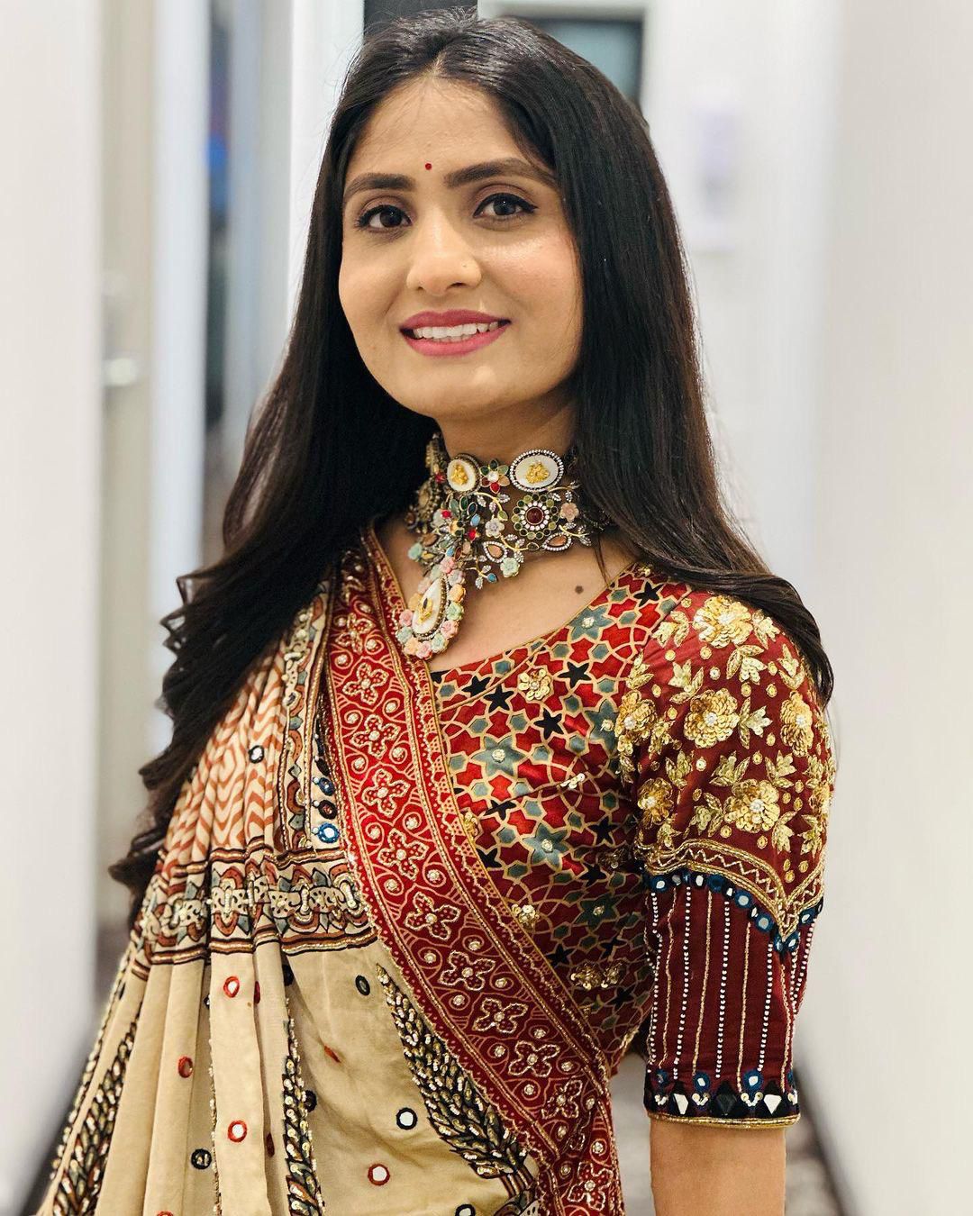 Noor Naveli Navrati Lehenga Choli