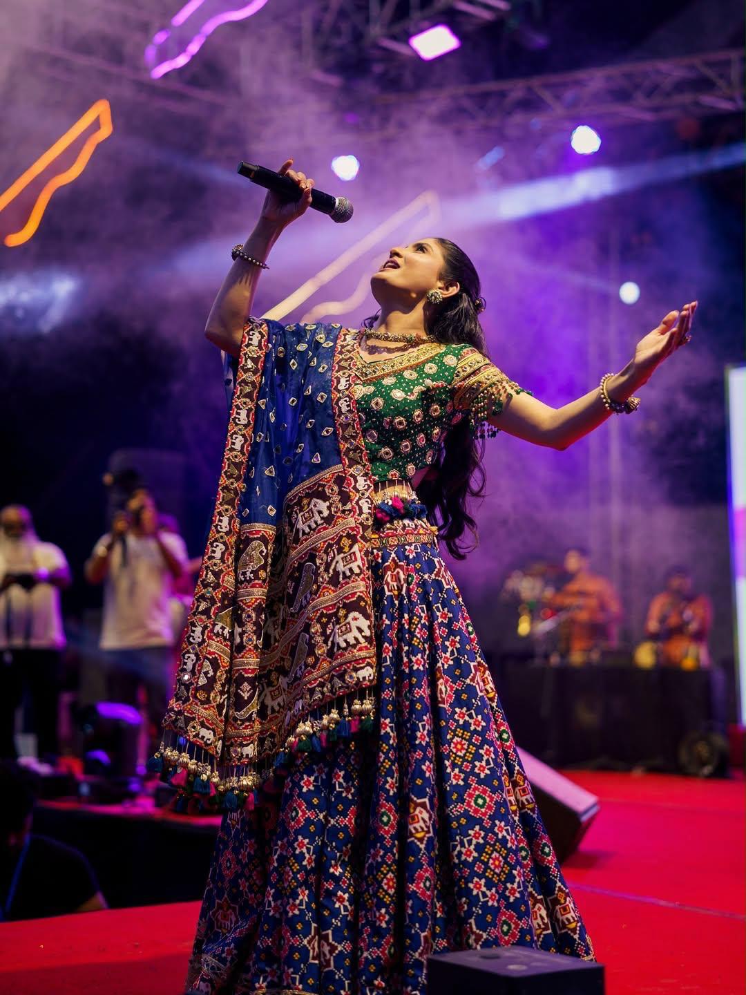 Jhilmil Sundar Navratri Lehenga Choli