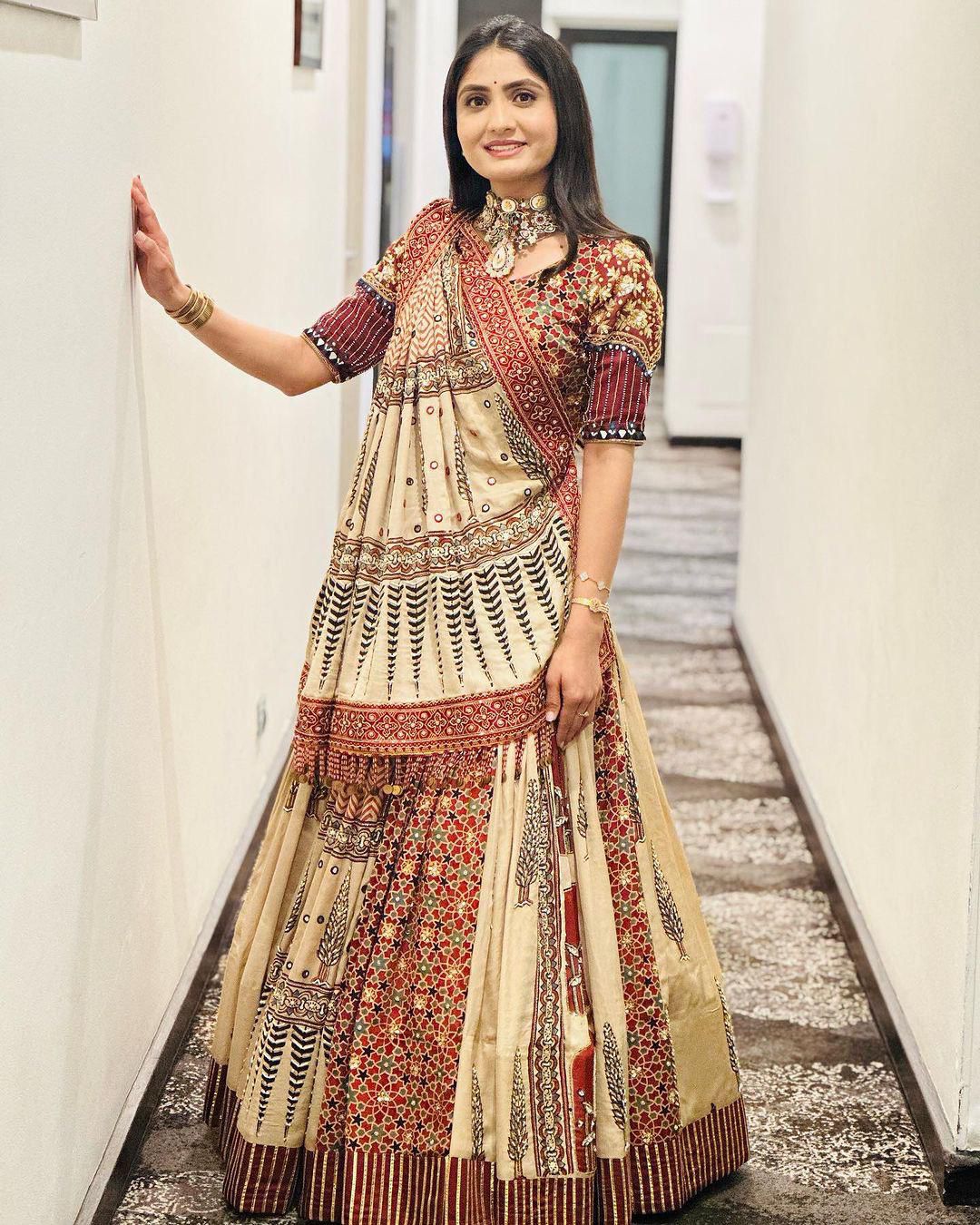 Noor Naveli Navrati Lehenga Choli