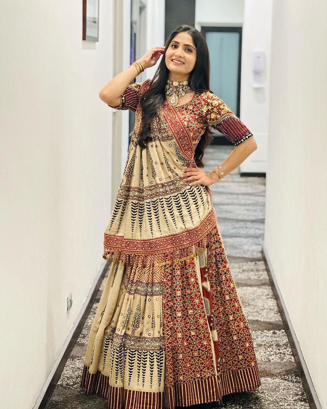 Noor Naveli Navrati Lehenga Choli