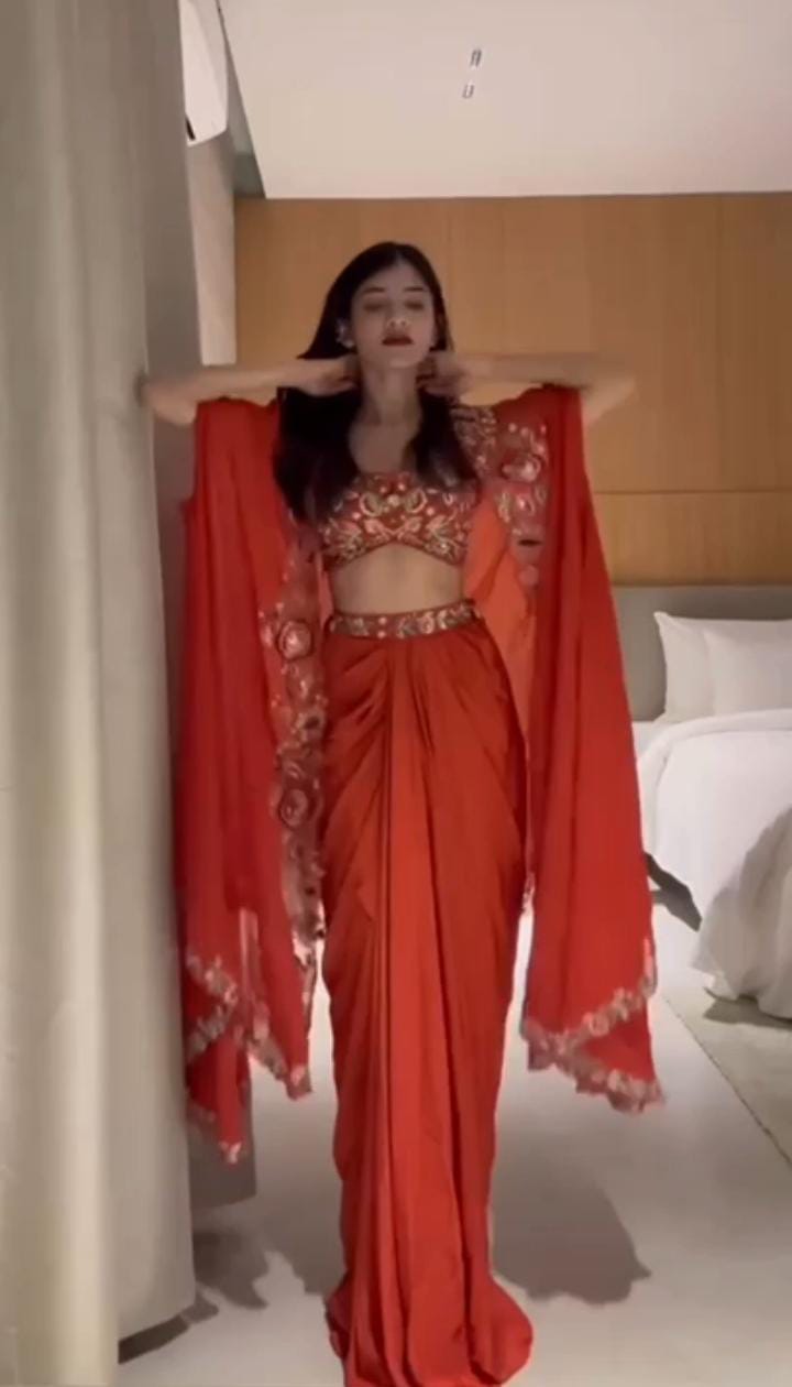 Kesar Tara cape set