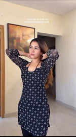 Nazakat Noir Kurti