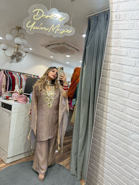 Aaina-e-Noor Kurta Set
