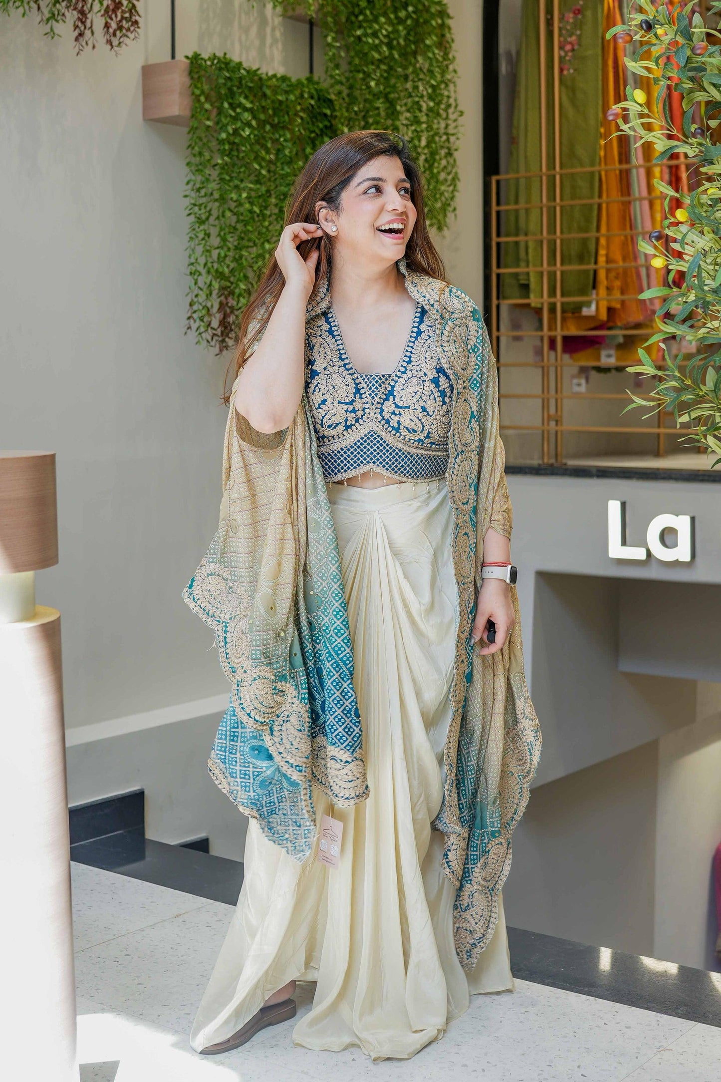 Jashn-E-Husn Cape Set