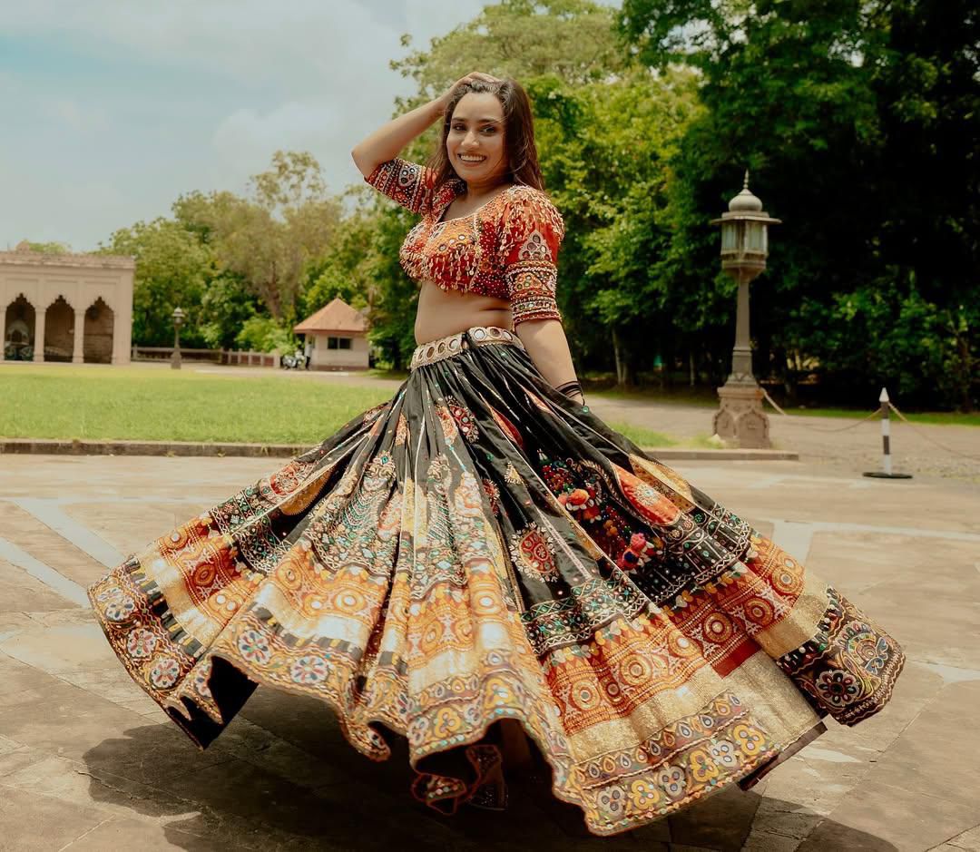 Jhilmil Jashn Navratri Lehenga Choli