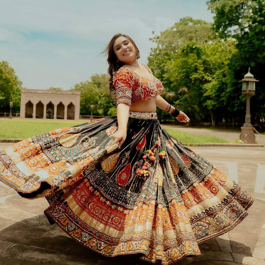 Jhilmil Jashn Navratri Lehenga Choli