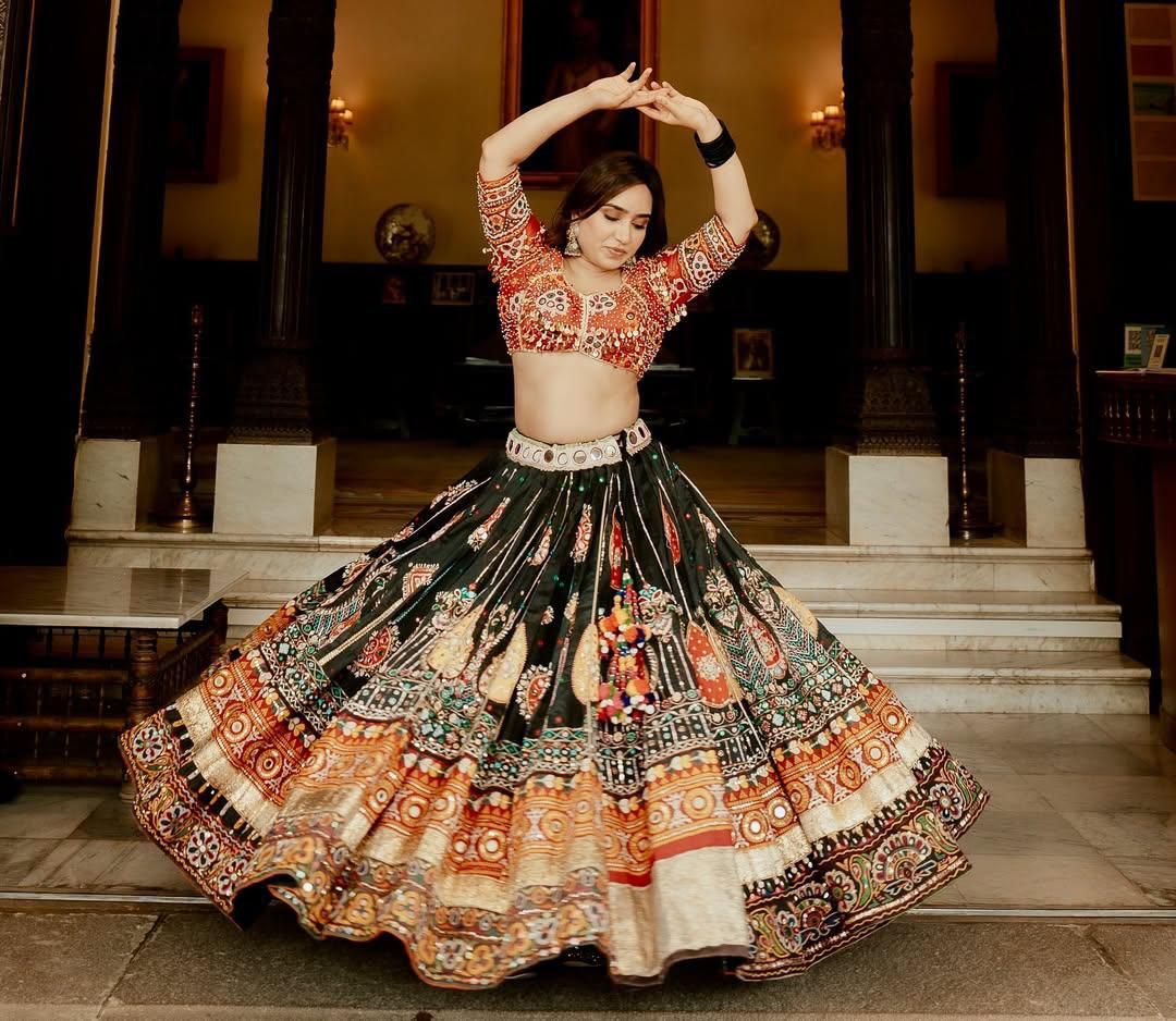 Jhilmil Jashn Navratri Lehenga Choli