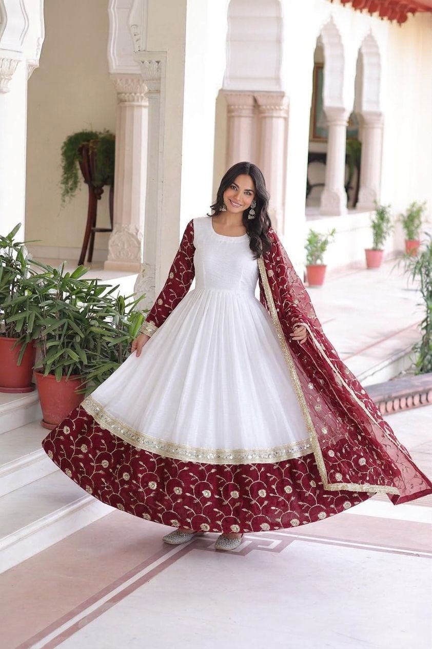 Gulnaar Grace Anarkali Set