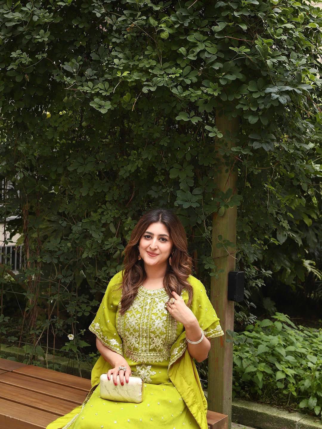 Husn Elegance Kaftan Set