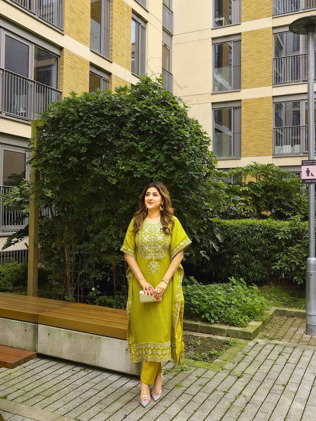 Husn Elegance Kaftan Set