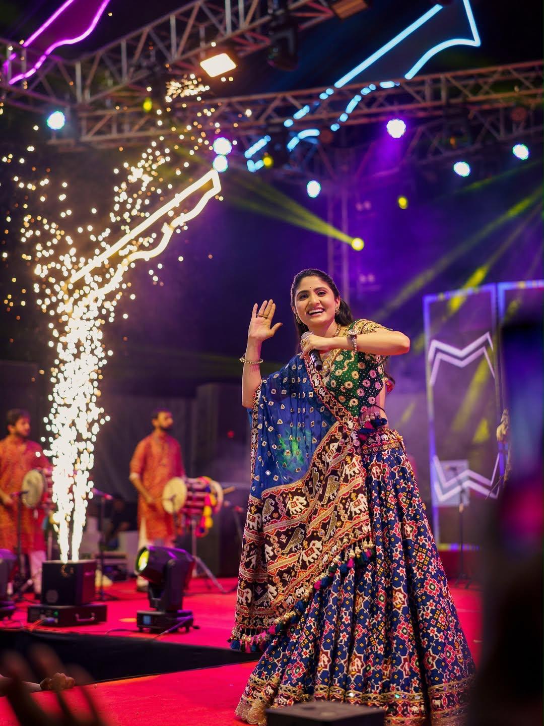 Jhilmil Sundar Navratri Lehenga Choli