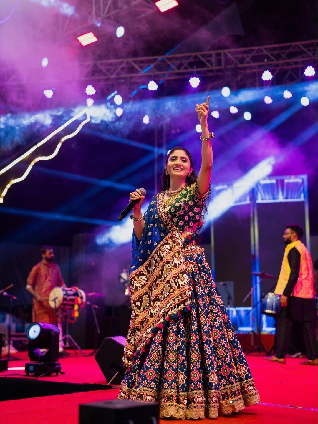 Jhilmil Sundar Navratri Lehenga Choli