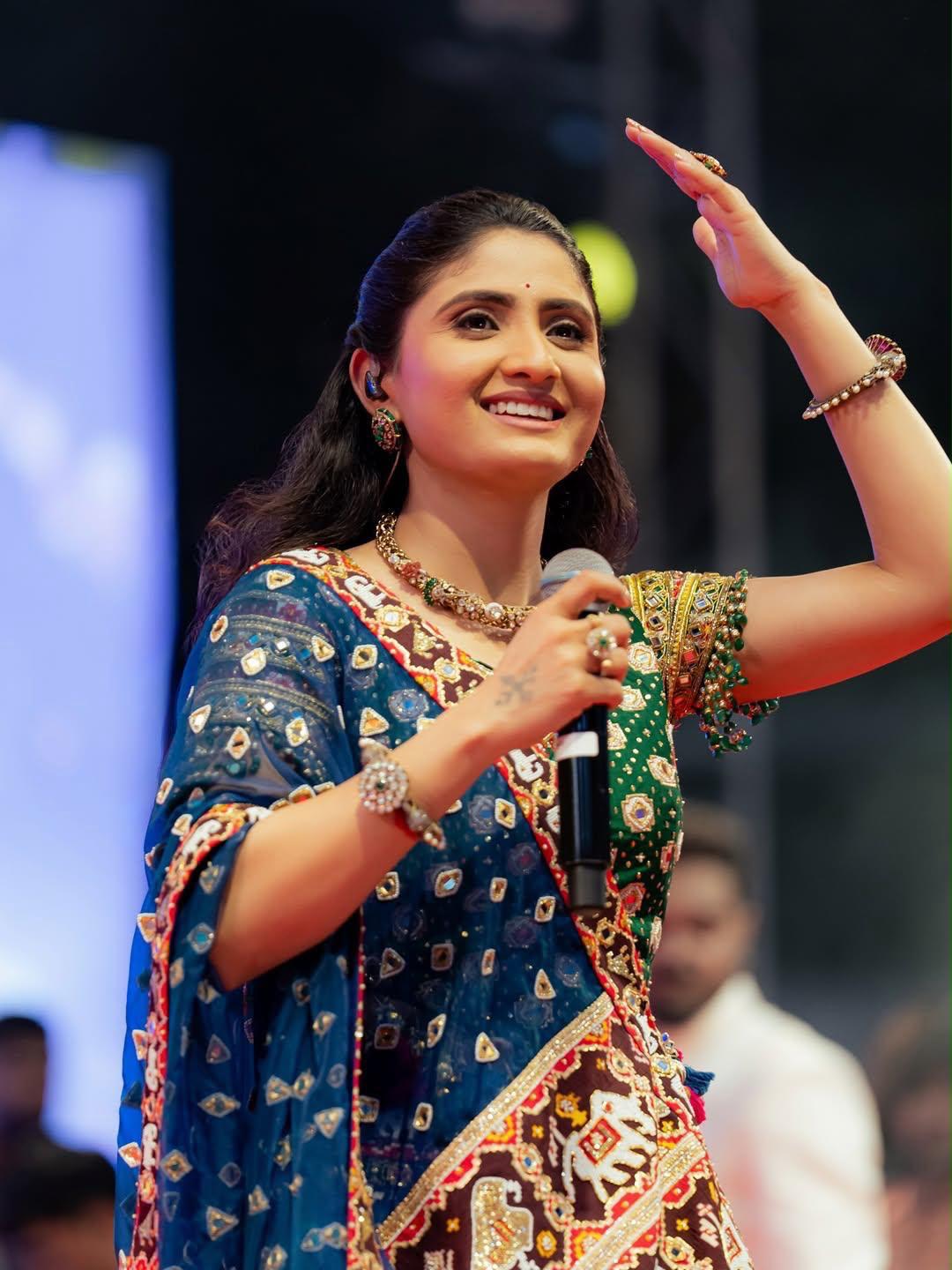 Jhilmil Sundar Navratri Lehenga Choli