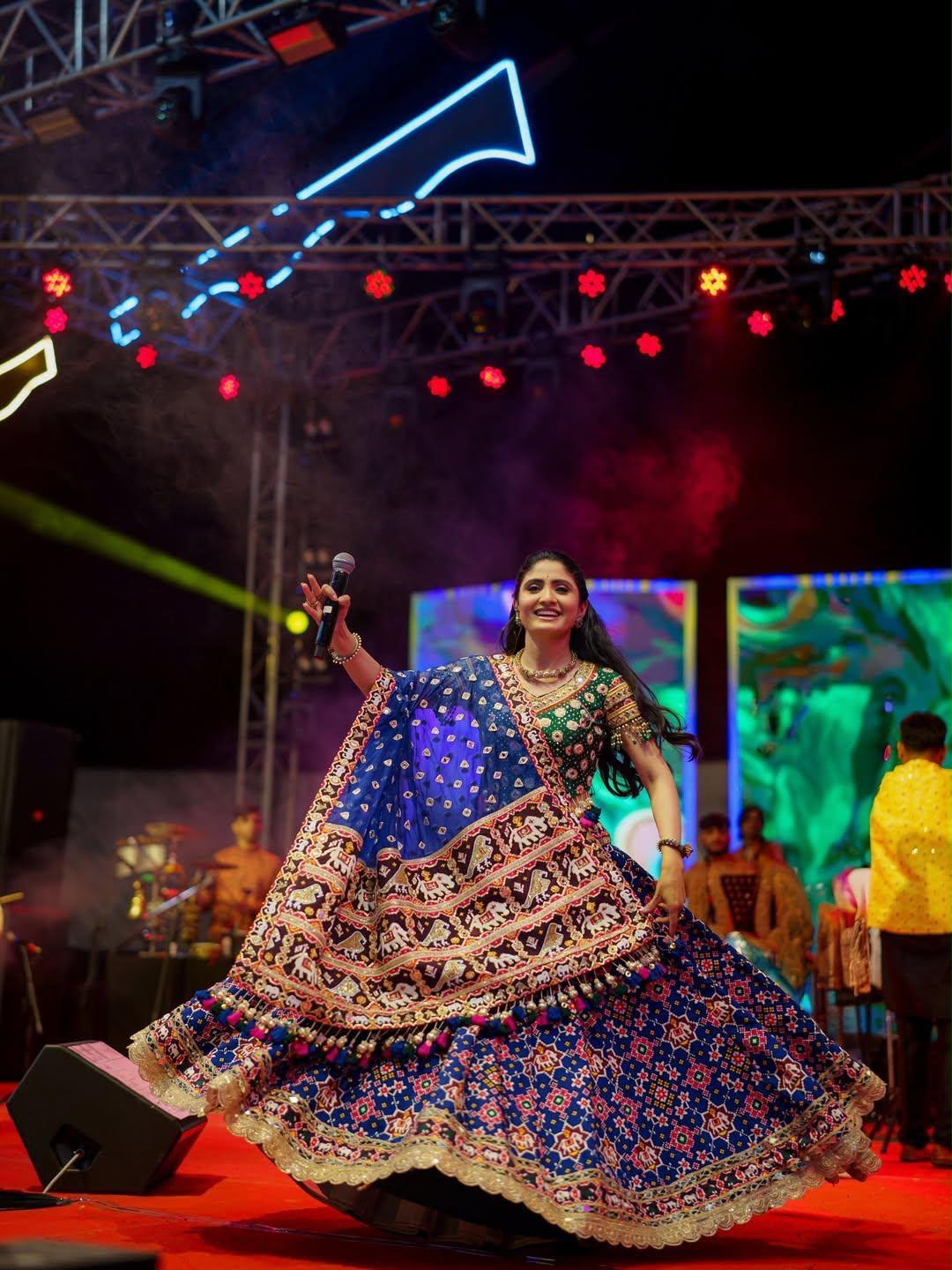 Jhilmil Sundar Navratri Lehenga Choli