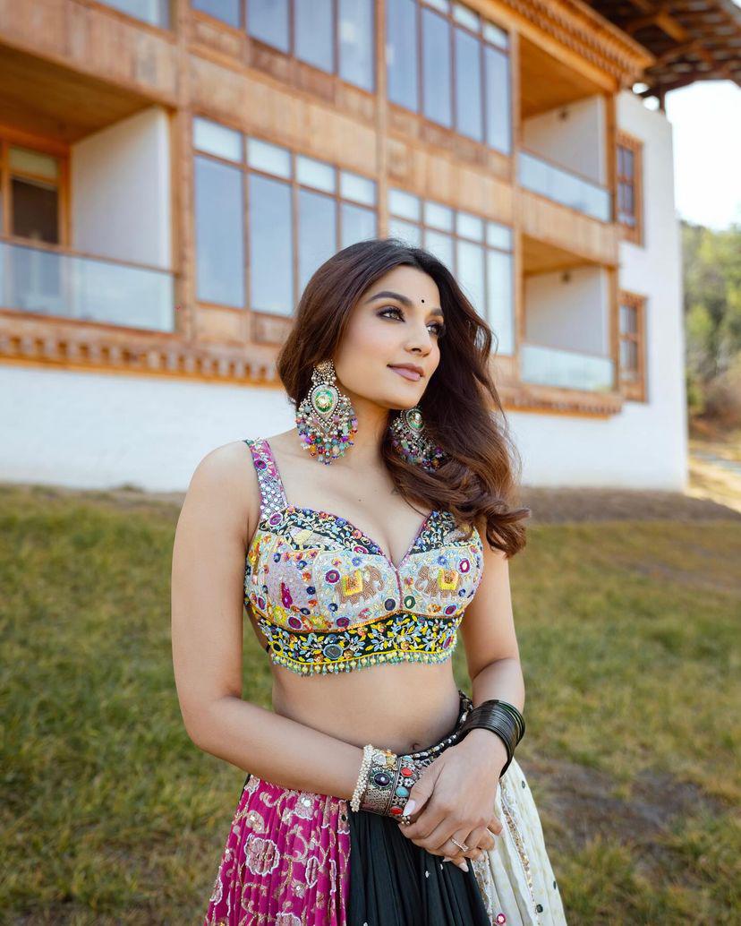 Kesariya Navratri Lehenga choli