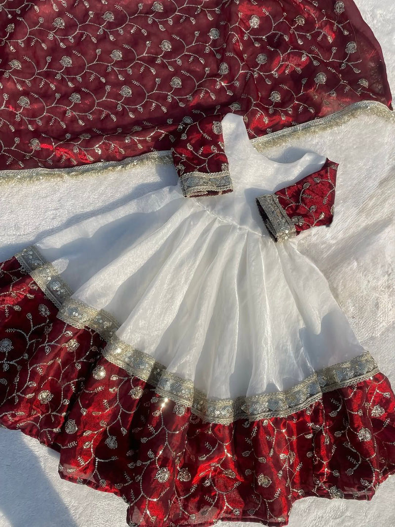 Gulnaar Grace Anarkali Set