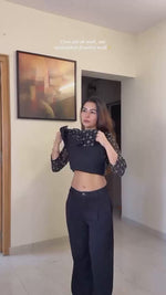 Nazakat Noir Kurti